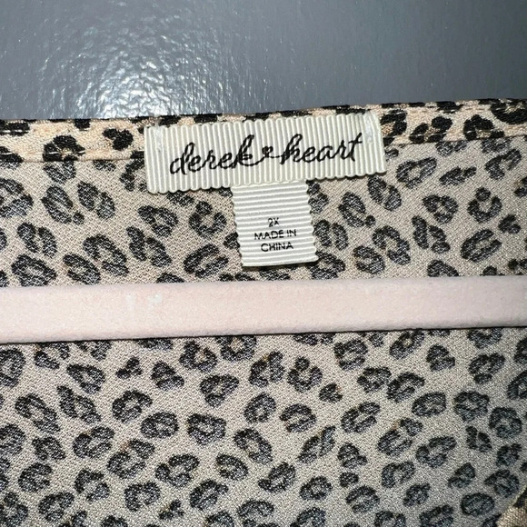 NWT Derek & Heart leopard print faux weak shirt with front side details - Picture 4 of 6